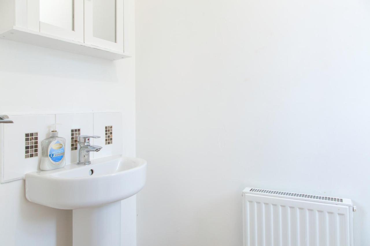 Cozy Townhouse In The Heart Of Greater Manchester Villa Екстериор снимка