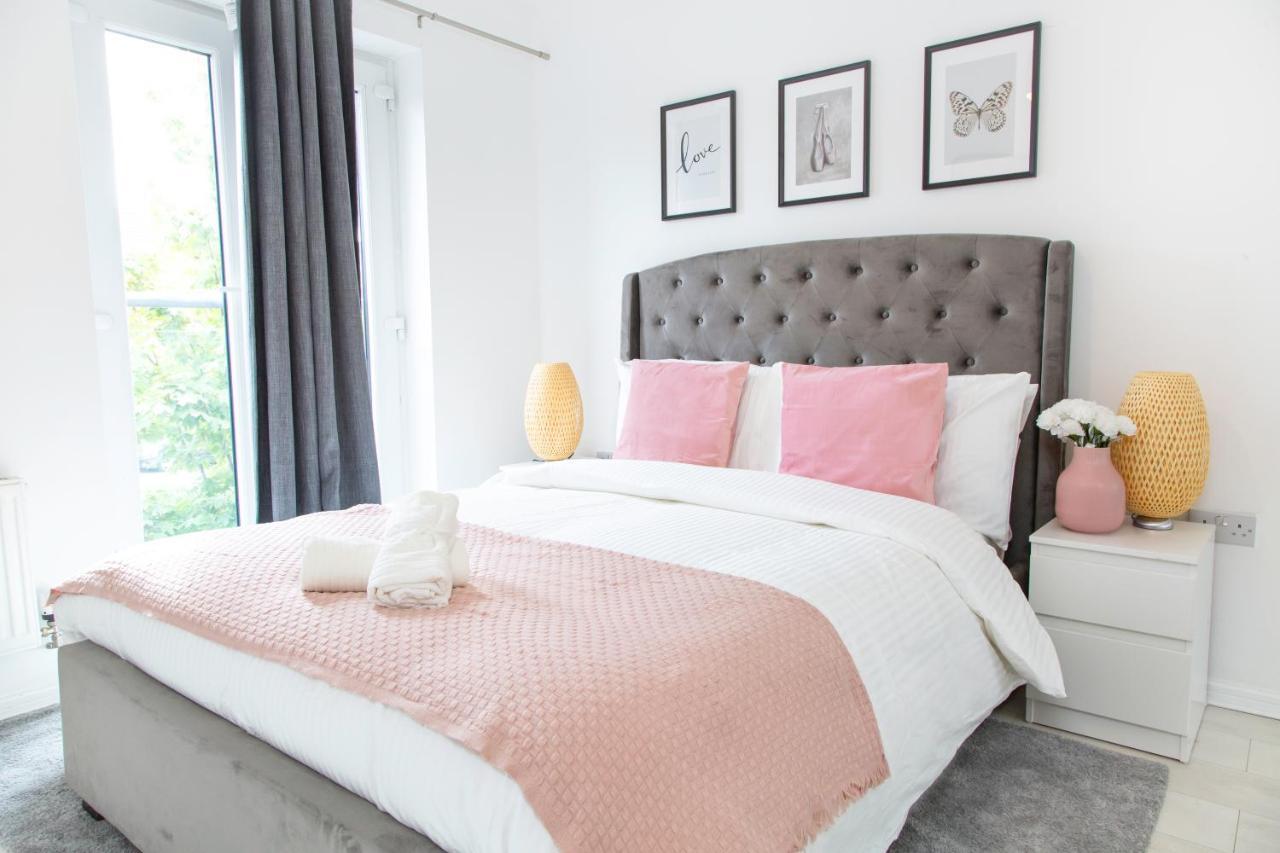 Cozy Townhouse In The Heart Of Greater Manchester Villa Екстериор снимка