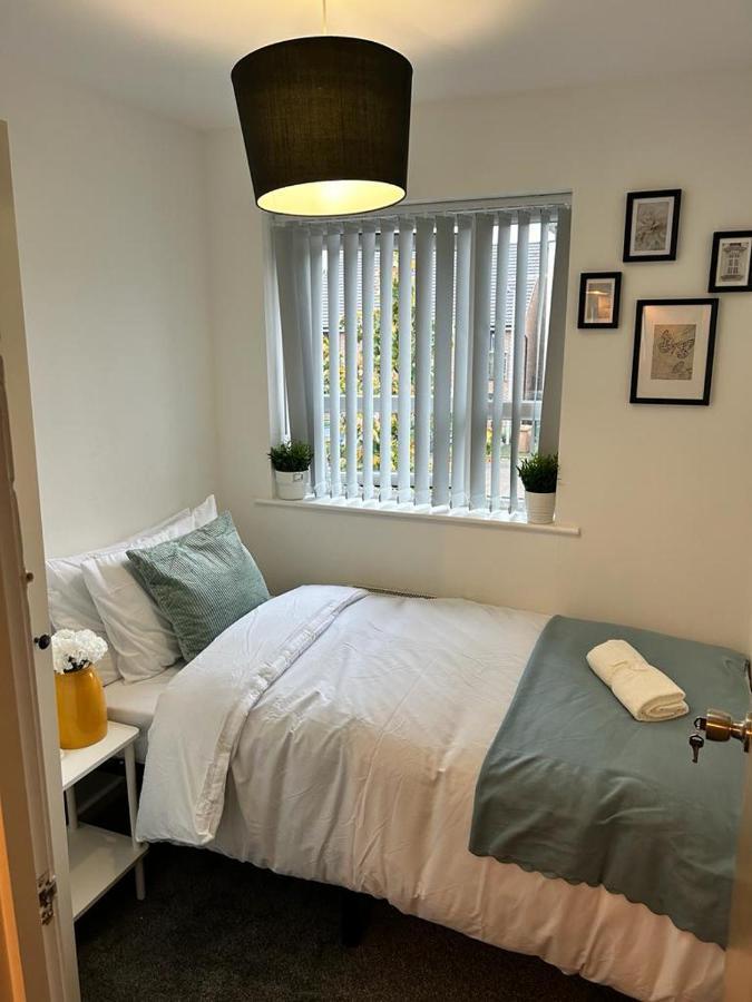 Cozy Townhouse In The Heart Of Greater Manchester Villa Екстериор снимка