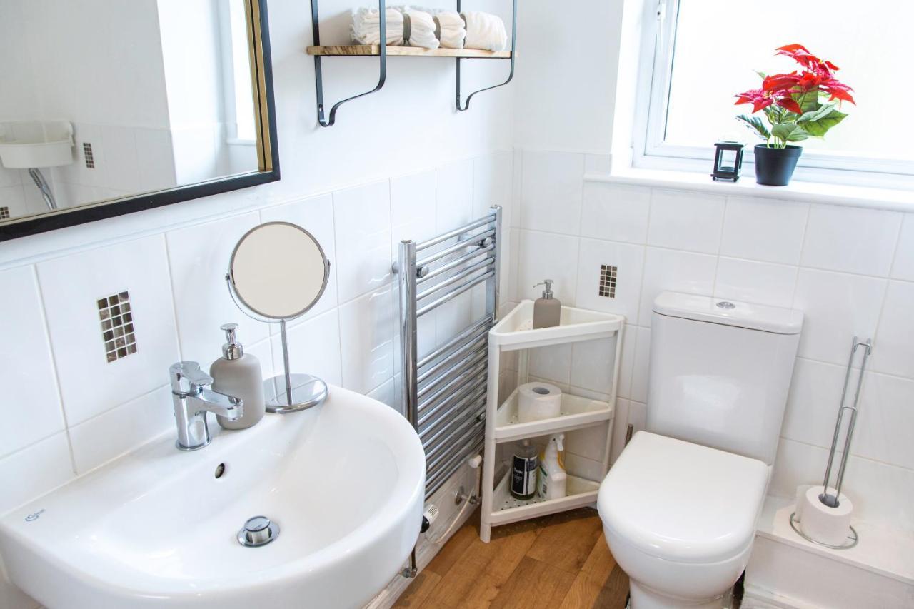 Cozy Townhouse In The Heart Of Greater Manchester Villa Екстериор снимка
