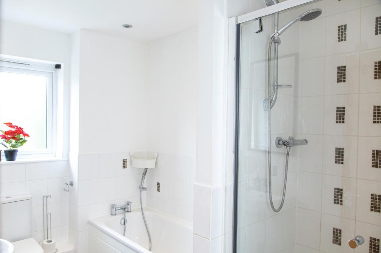 Cozy Townhouse In The Heart Of Greater Manchester Villa Екстериор снимка