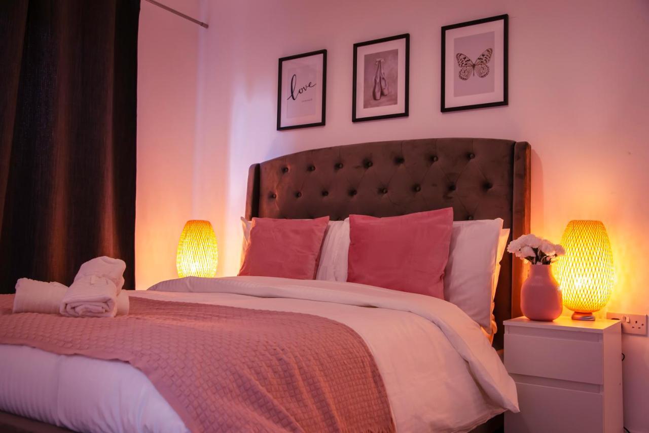 Cozy Townhouse In The Heart Of Greater Manchester Villa Екстериор снимка