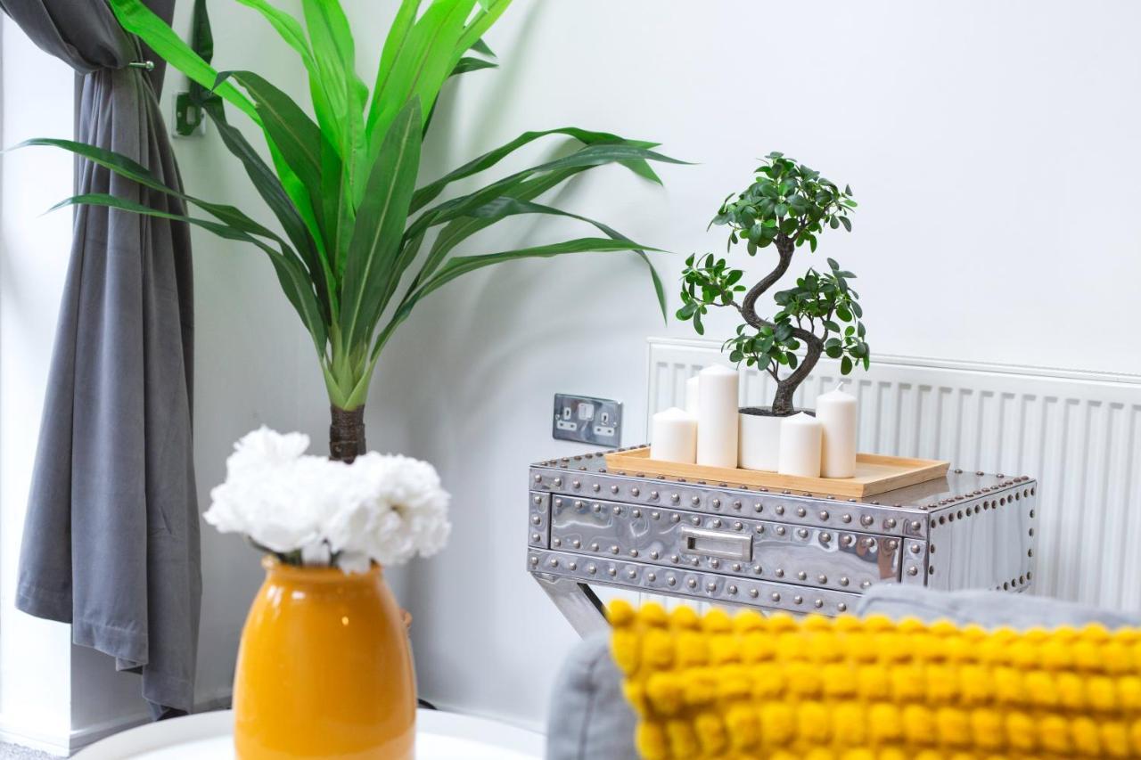 Cozy Townhouse In The Heart Of Greater Manchester Villa Екстериор снимка