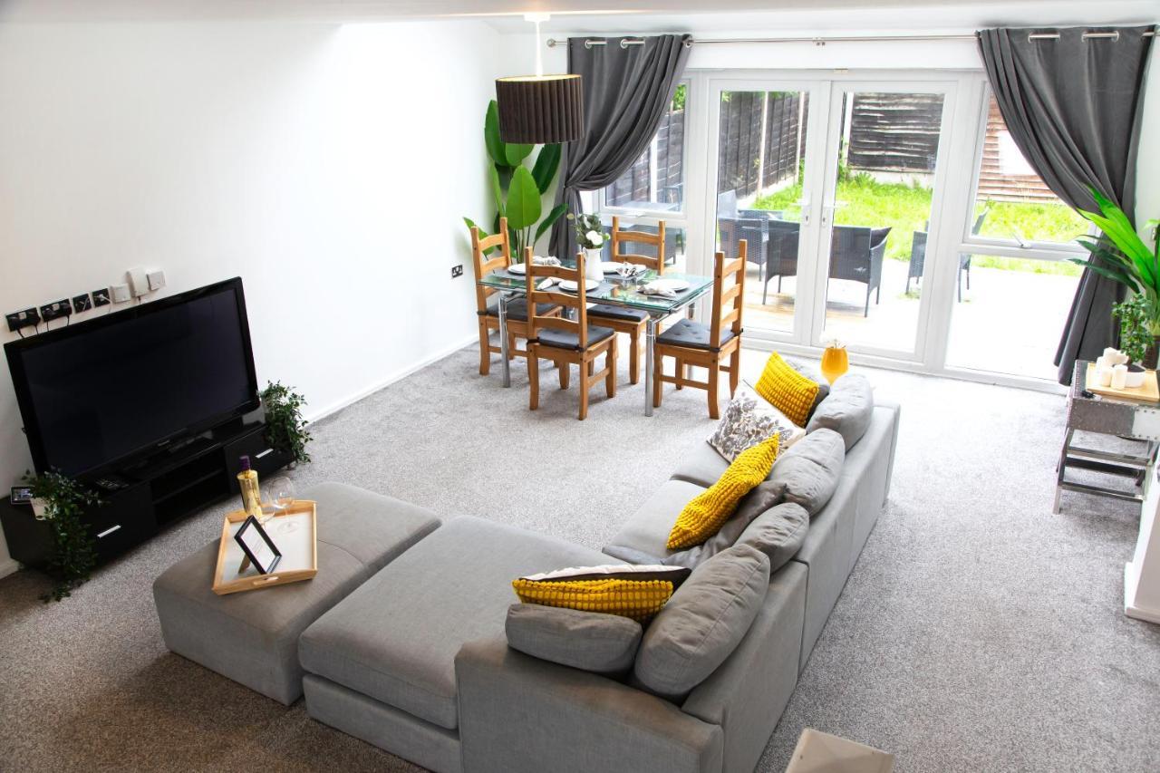 Cozy Townhouse In The Heart Of Greater Manchester Villa Екстериор снимка